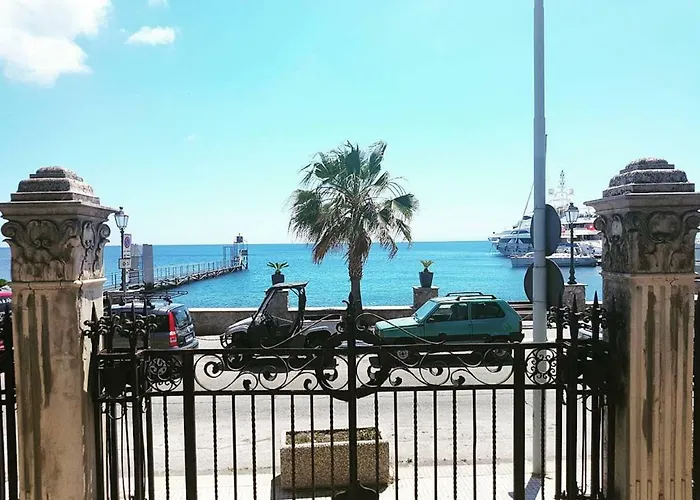 Albatros Bed & Breakfast 4*