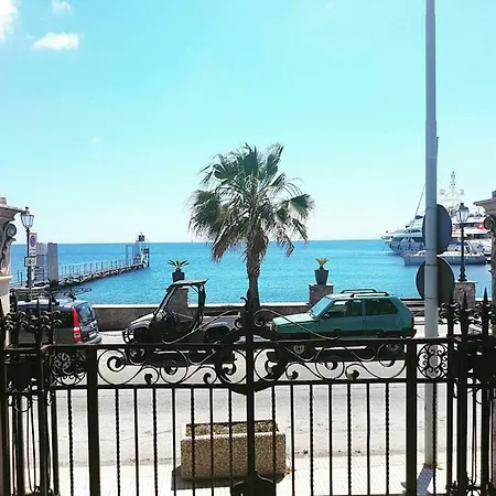 Albatros Bed & Breakfast 4*